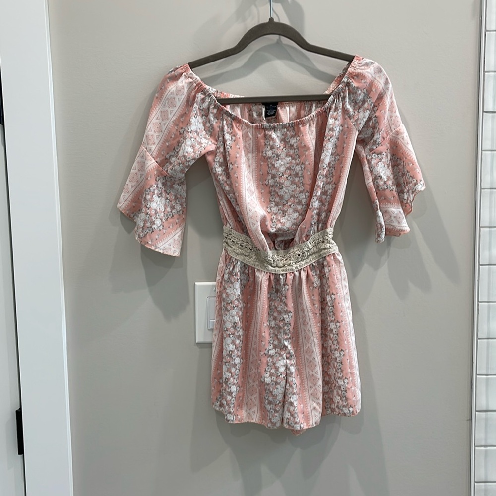 Rue 21 Women  Romper size S